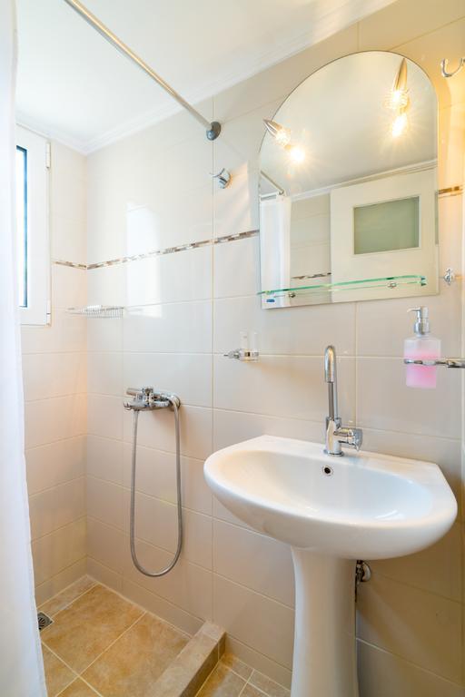Apartamento Charmy Petit Flat In Atenas Exterior foto